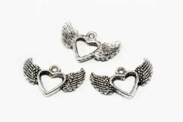 Anhänger Herz mit Engelsflügel, 20 x 12 mm, 8 Stück