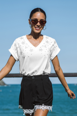 Weißes Kurzarmshirt mit V-Ausschnitt